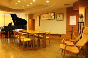 柳兼子の愛用したピアノがある展示室の写真です