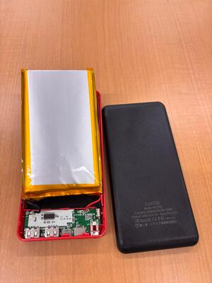 モバイルバッテリー膨張