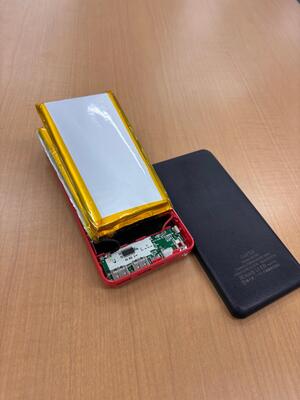 モバイルバッテリー膨張