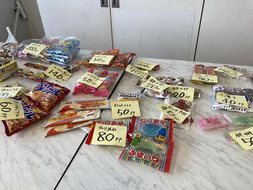 駄菓子スナックの様子