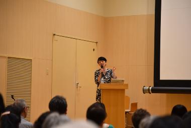 2019年6月30日我孫子市男女共同参画講演会「アットコスメはデータベースマーケティングのビジネスモデル」と講師の山田メユミさん