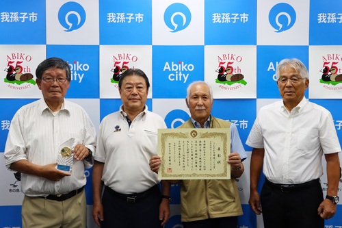 ボーイスカウト我孫子第1団と星野市長の写真