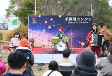 親子バンドによるクリスマスソングの披露