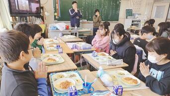 「我孫子産野菜の日」給食風景