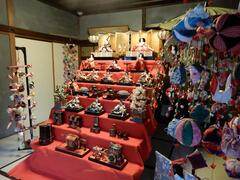 ひな段飾りと吊るしびな