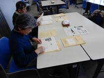 資料整理している様子